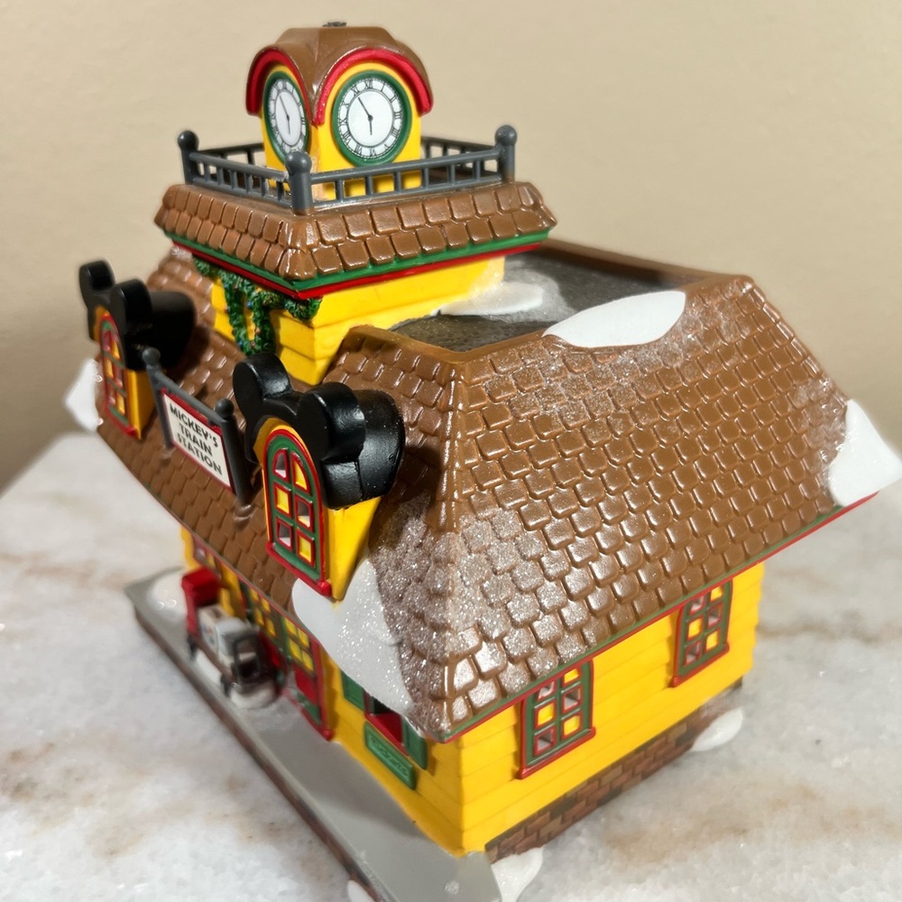 Dept 56 Mickey’s Train Station Mickey’s Merry Christmas Village in Box Lighted - Picture 6 of 13